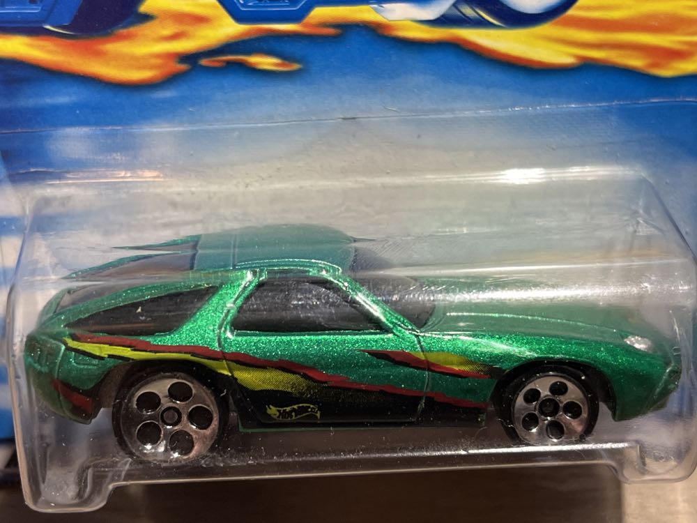 Porsche 928 - Mainline toy car collectible - Main Image 2