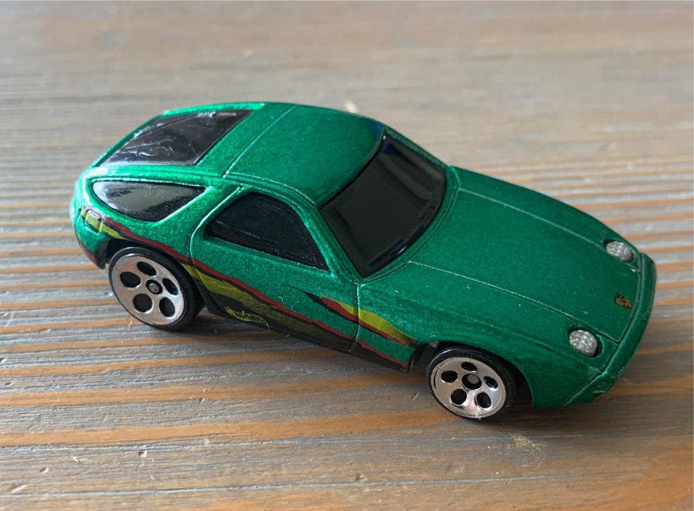 Porsche 928 - Mainline toy car collectible - Main Image 4
