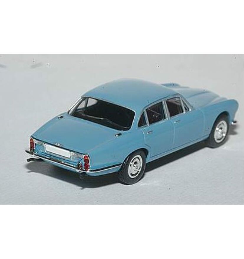 XJ6 - Jaguar toy car collectible - Main Image 2