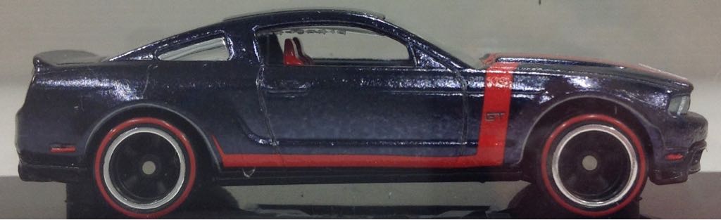 2010 Ford Mustang GT - HW Mild To Wild toy car collectible - Main Image 2