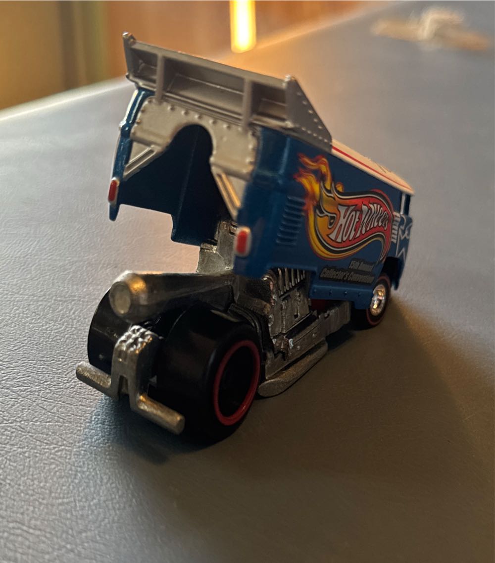 VW Bus - Loose toy car collectible - Main Image 2