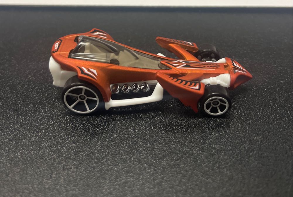 Preying Menace - 2015 HW City - Street Beasts toy car collectible - Main Image 4