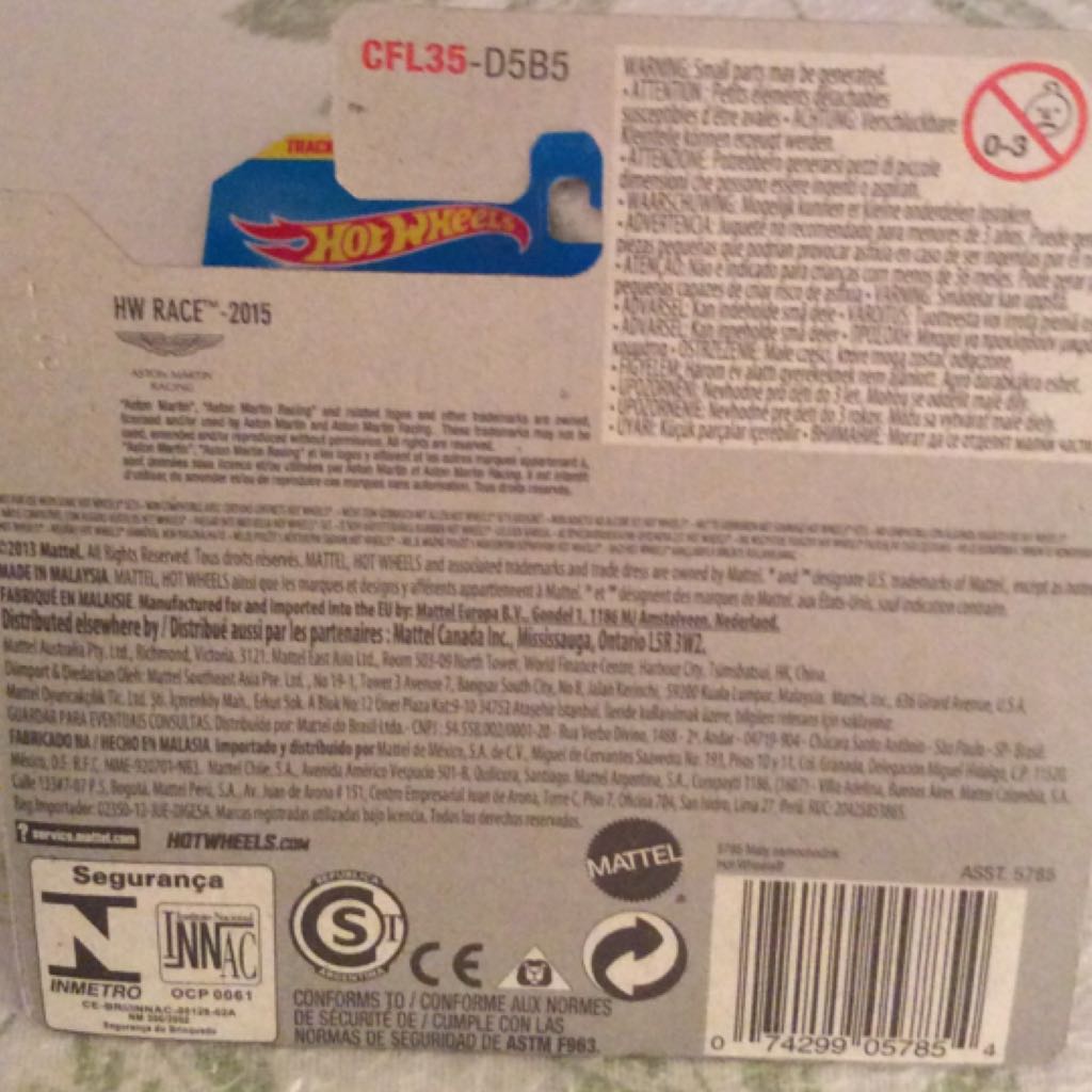 Aston Martin Vantage GT3 - HW Race toy car collectible - Main Image 2