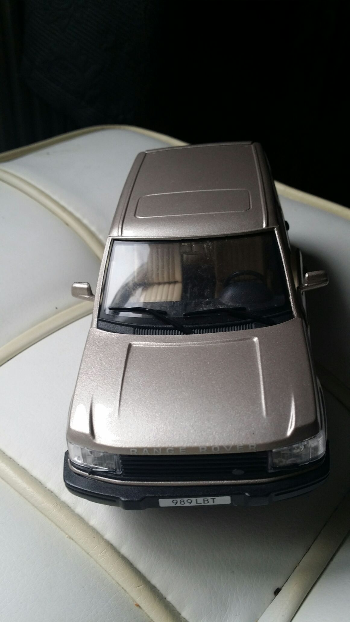 LAND ROVER 2001  toy car collectible - Main Image 2