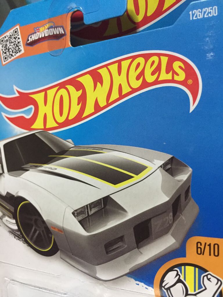 Camaro Z28 - Hot Wheels Showdown toy car collectible - Main Image 2