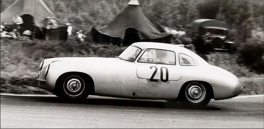 Mercedes-Benz 300SL Coupe - 3000 cc toy car collectible - Main Image 2