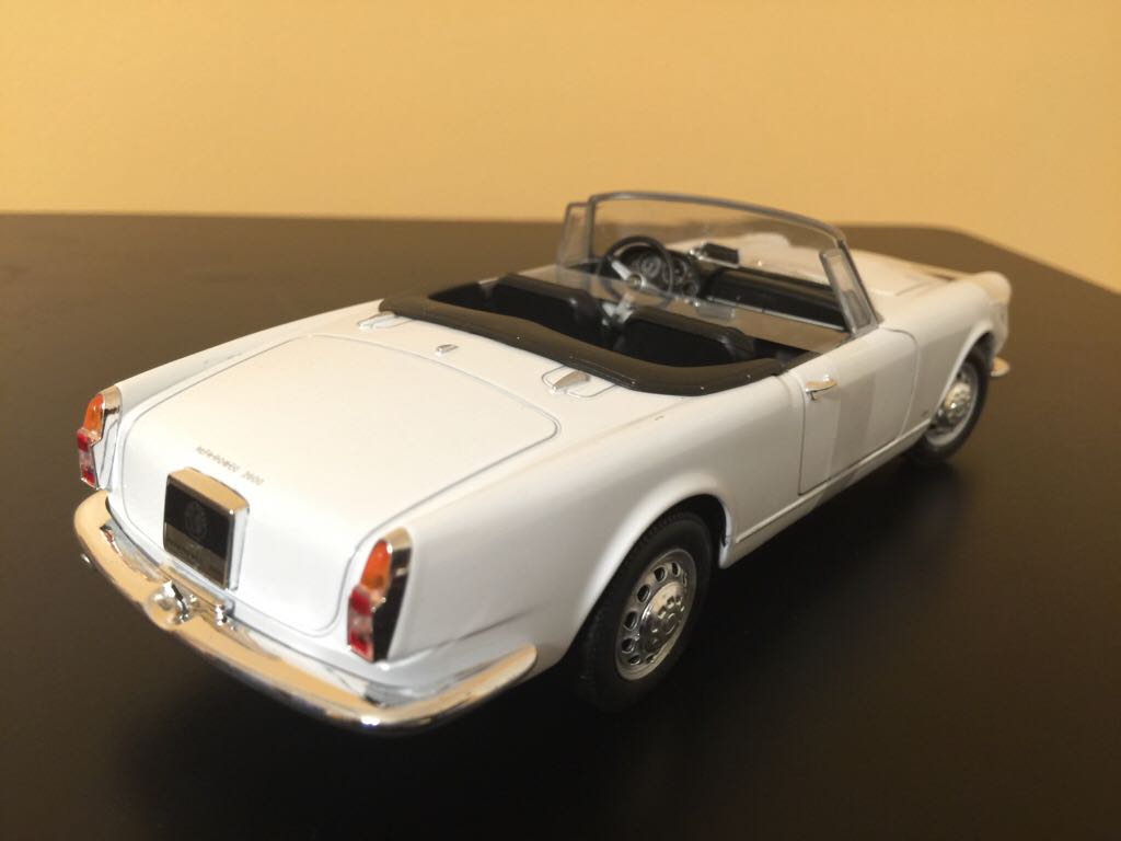 Alfa Romeo - Welly toy car collectible - Main Image 2