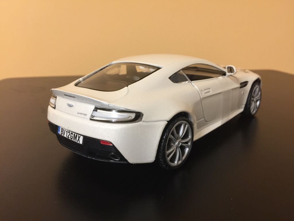Aston Martin - Motor Max toy car collectible - Main Image 2