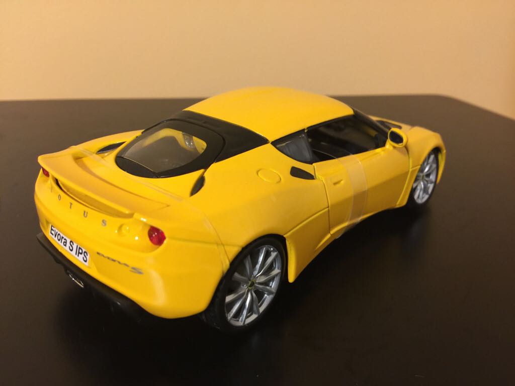 Lotus - Bburago Plus toy car collectible - Main Image 2