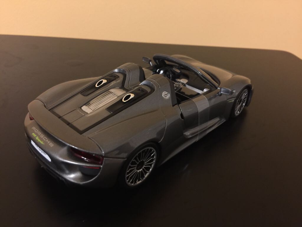 Porsche - Bburago Plus toy car collectible - Main Image 2