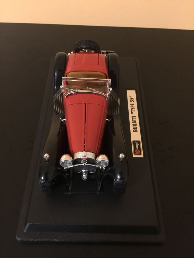Bugatti - Bburago toy car collectible - Main Image 2