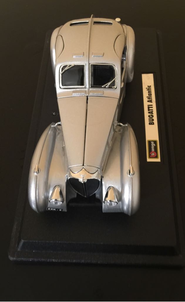 Bugatti - Bburago toy car collectible - Main Image 2