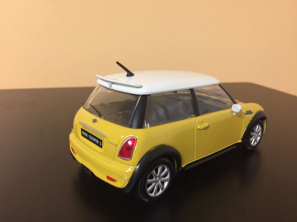 Mini - Bburago toy car collectible - Main Image 2