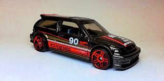 Praline Brezel "50 Jahre Käfer" rot mit "WCM"