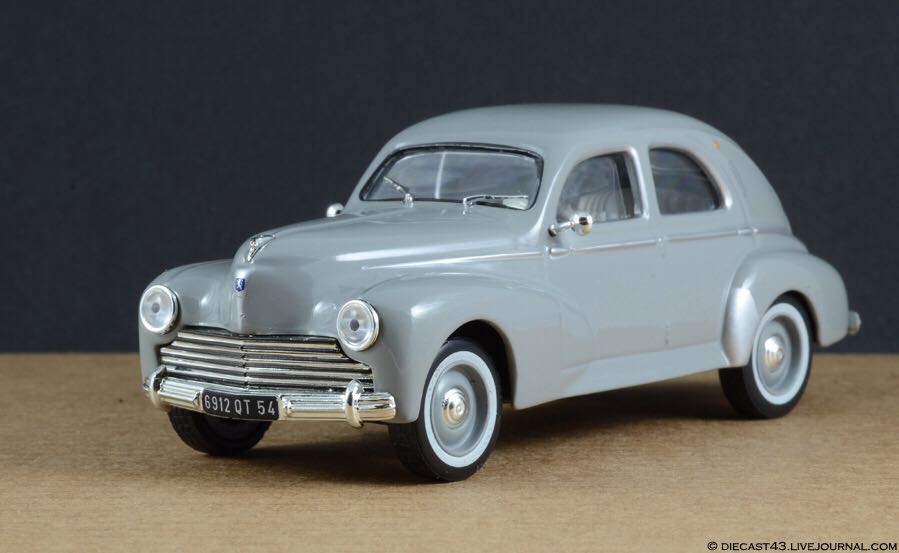 TOMICA 008 - Nissan Fuga