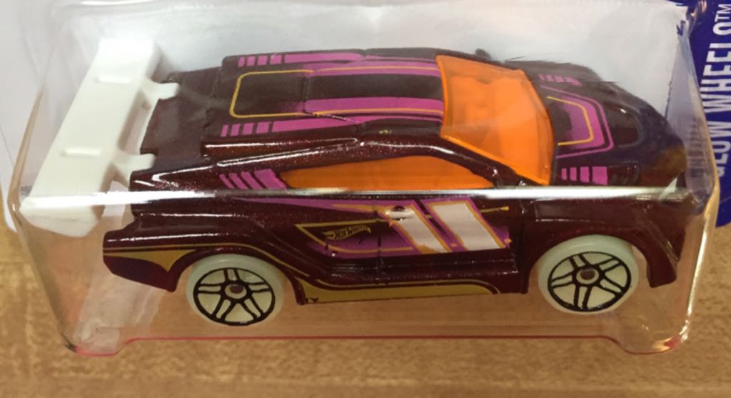 Loop Coupe - 2015 HW Glow Wheels toy car collectible - Main Image 2