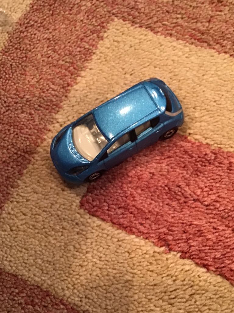 Nissan Leaf - Tomica 2011 toy car collectible - Main Image 2