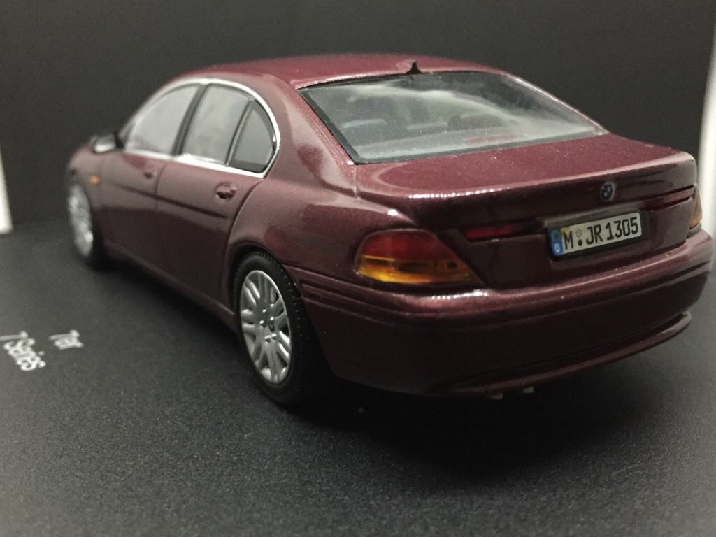 BMW 7 - Minichamps toy car collectible - Main Image 2