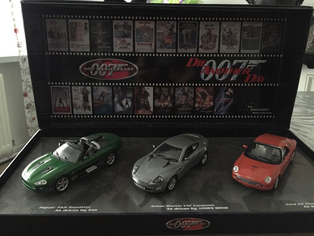 Ford Thunderbird James Bond - Minichamps toy car collectible - Main Image 2