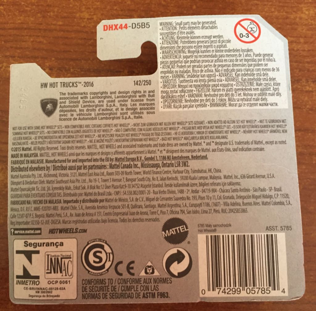 Lamborghini Urus - ’16 HW Hot Trucks toy car collectible - Main Image 2