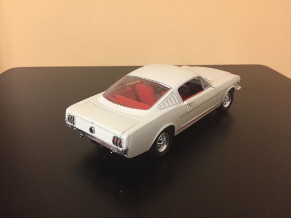 Ford - M2 Machines toy car collectible - Main Image 2