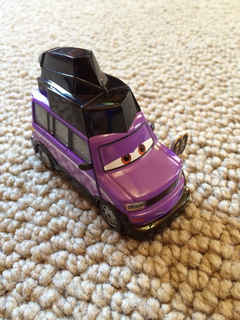 TOMICA Toyota Avanza Veloz Silver Mica Metalic