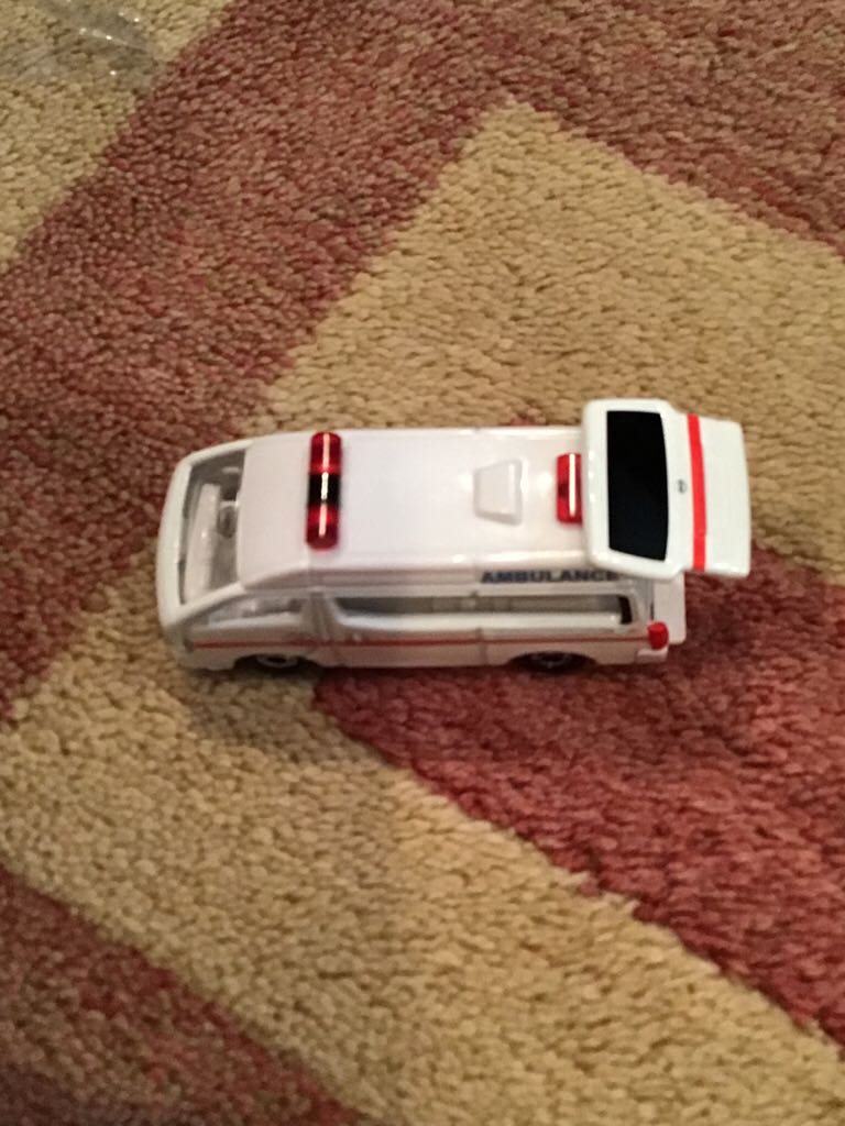 Nissan nv350Caravan Ambulance - Tomica 2012 toy car collectible - Main Image 2
