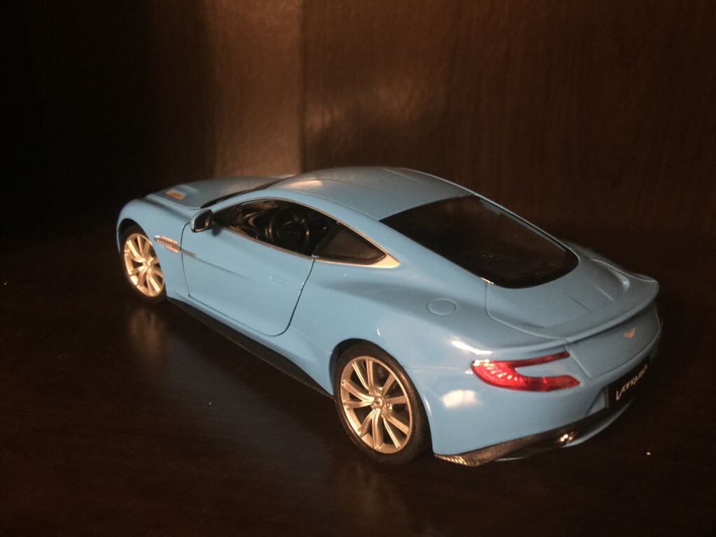 Aston Martin - Welly toy car collectible - Main Image 2