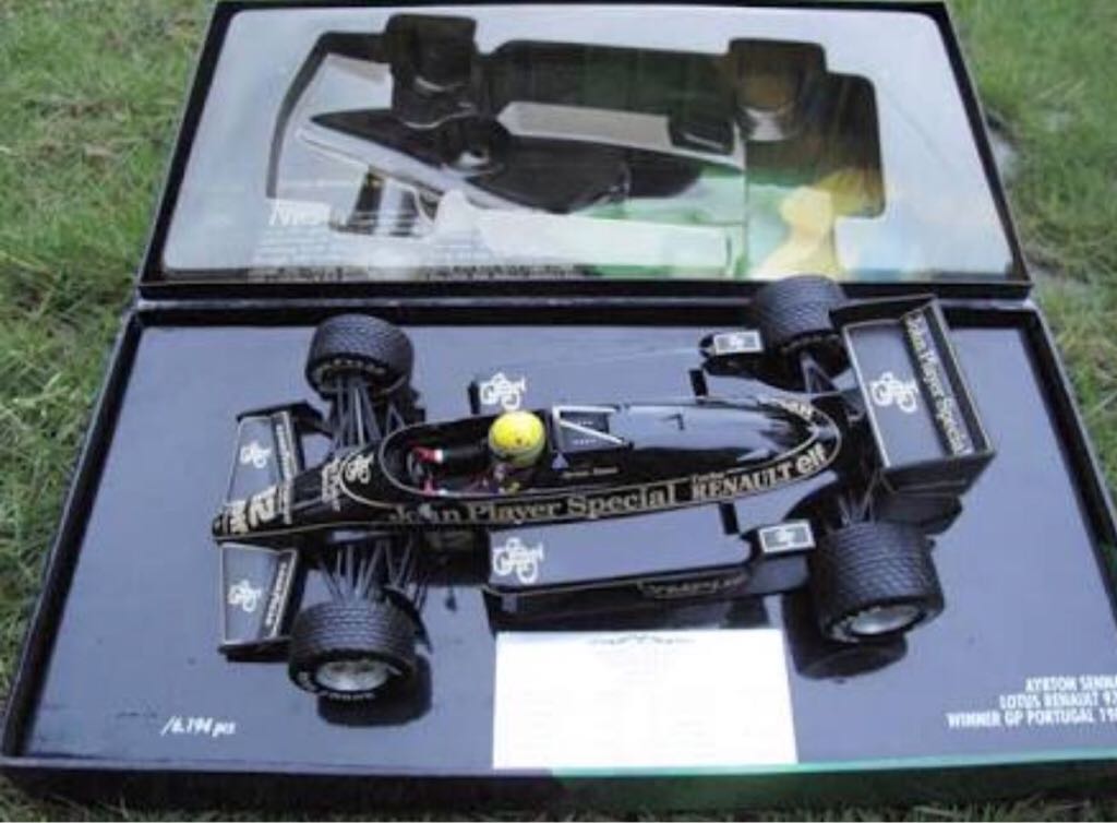 Lotus T97 JPS Presentation  toy car collectible - Main Image 2