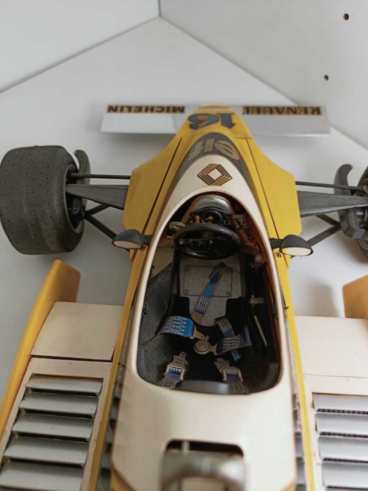 Renault RE 20 Turbo - Rene Arnoux - Tamiya toy car collectible - Main Image 3