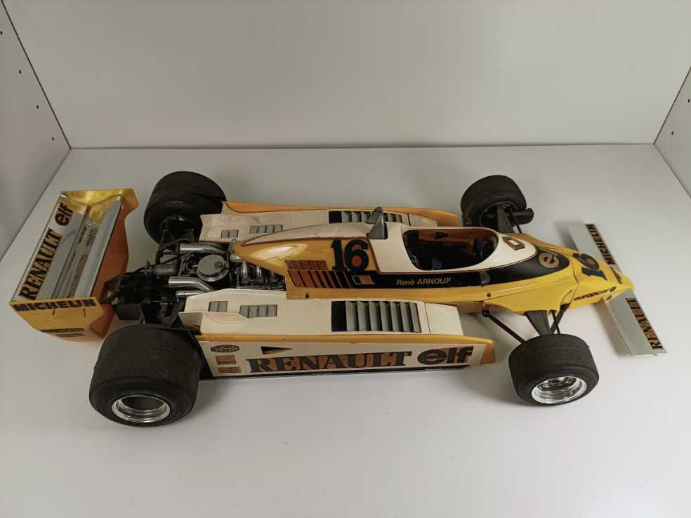 Renault RE 20 Turbo - Rene Arnoux - Tamiya toy car collectible - Main Image 4