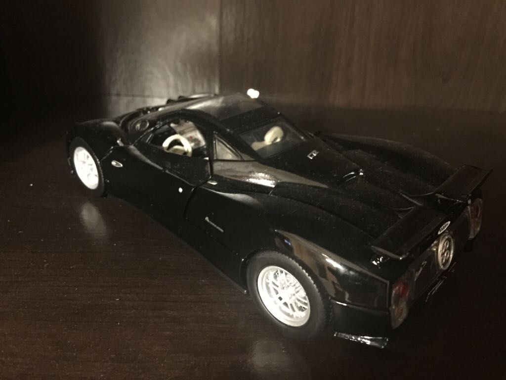 Pagani - Maisto Assembly Line toy car collectible - Main Image 2