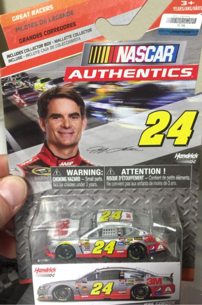 NAS Jeff Gordon - Nascar Authentics toy car collectible - Main Image 1