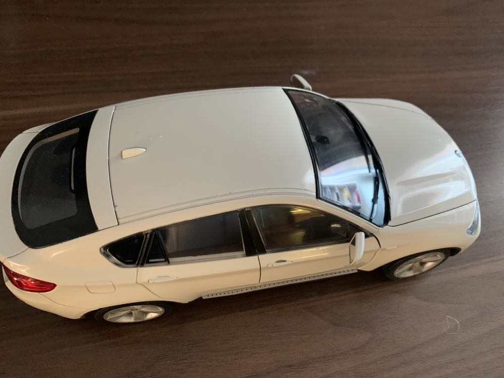 BMW X6 Welly - BMW toy car collectible - Main Image 3