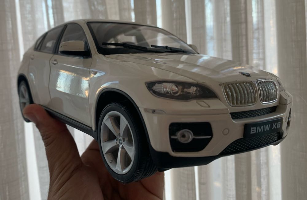 BMW X6 Welly - BMW toy car collectible - Main Image 4