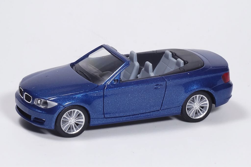 BMW 1er Cabriolet - BMW toy car collectible - Main Image 2