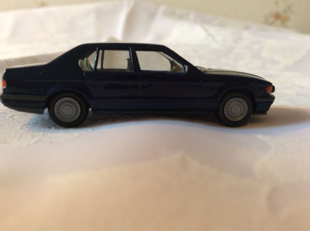 BMW 7er 735i - BMW toy car collectible - Main Image 1