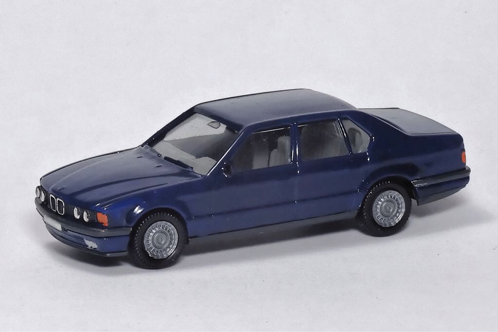 BMW 7er 735i - BMW toy car collectible - Main Image 2