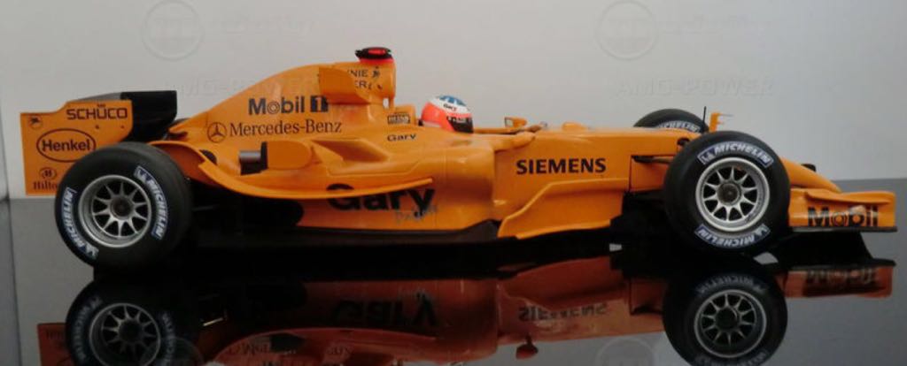 Mclaren MP 4-20 Test - F1 toy car collectible - Main Image 2