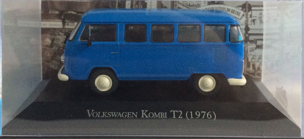 Volkswagen Kombi T2 (1976) - Carros Inesqueciveis Do Brasil toy car collectible - Main Image 2