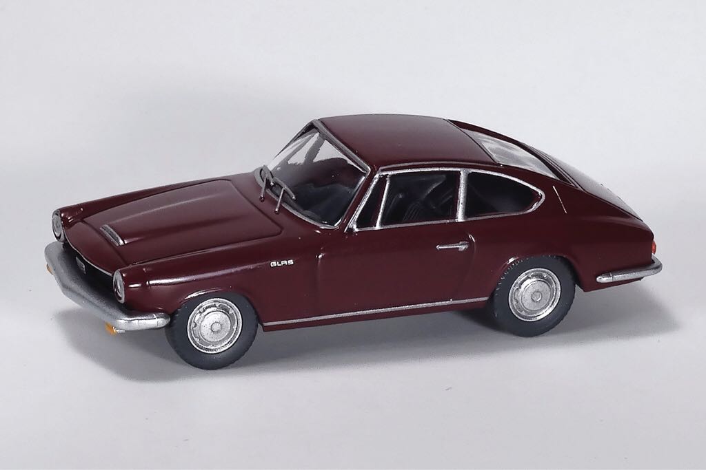 1700 GT Coupe - Glas toy car collectible - Main Image 2