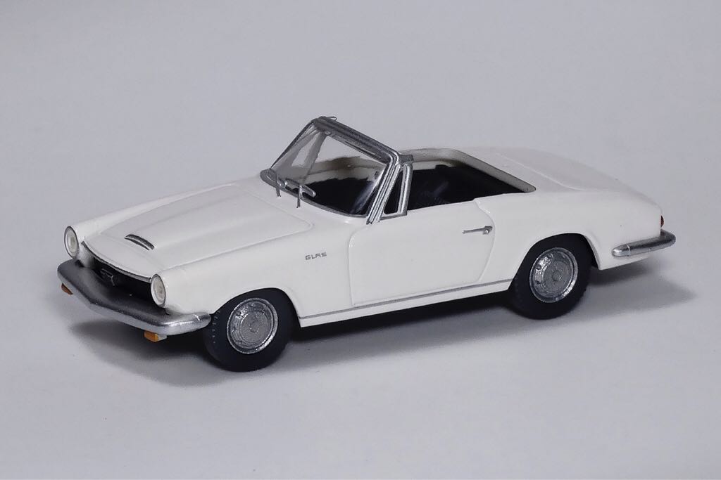 1700 GT Cabrio - Glas toy car collectible - Main Image 2