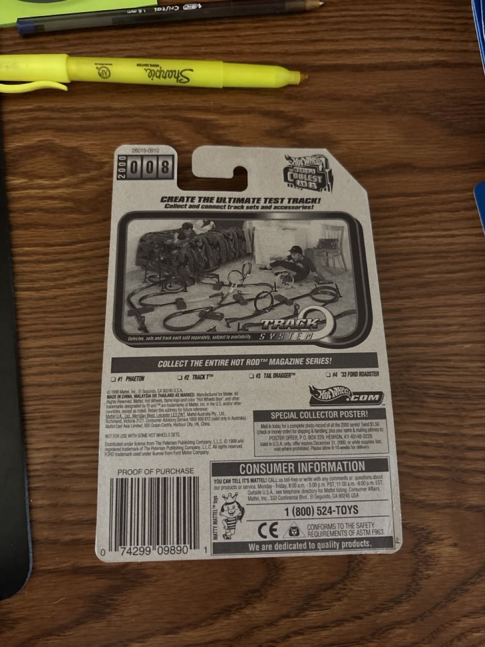 ’33 Ford Roadster - Hot Rod Magazine toy car collectible [Barcode 074299098901] - Main Image 2