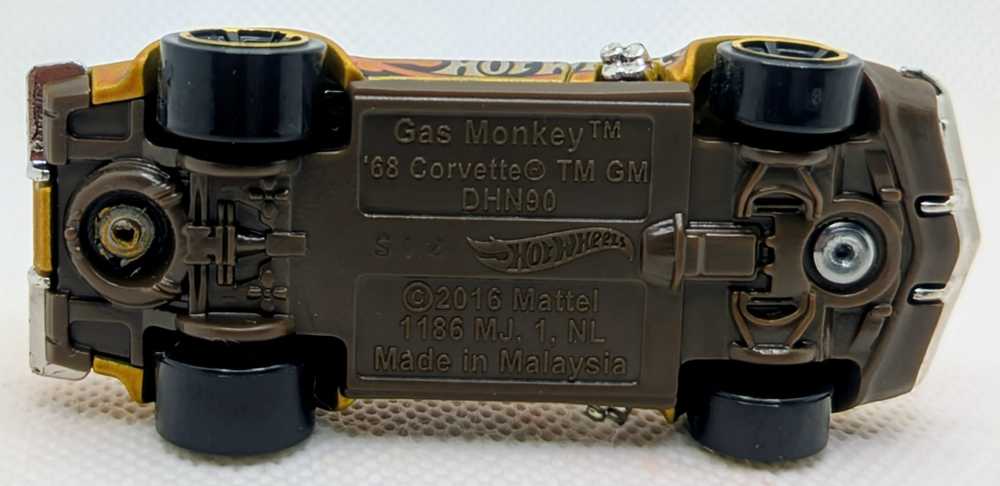 ’68 Corvette- Gas Monkey Garage  - HW Dream Garage toy car collectible - Main Image 3