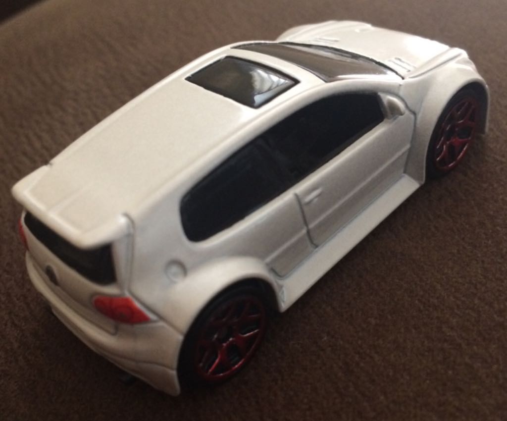 Hot Wheels Volkswagen Golf GTI  toy car collectible - Main Image 2