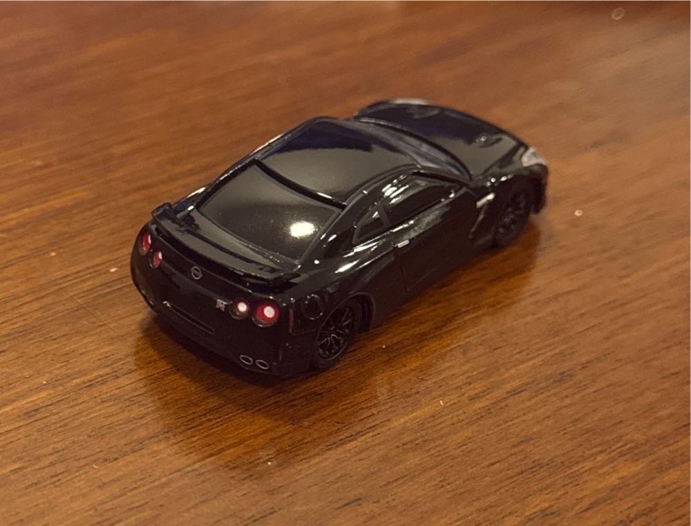 Nissan GT-R (R35) - Greenlight toy car collectible - Main Image 2
