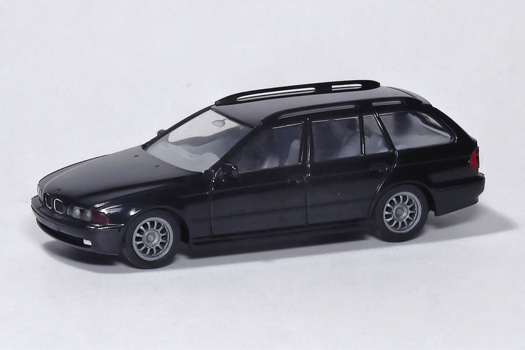 BMW 5er Touring - BMW toy car collectible - Main Image 2