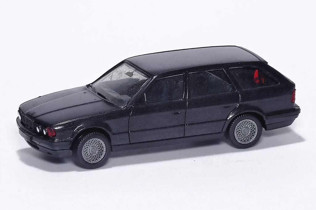 BMW 525i Touring - BMW toy car collectible - Main Image 2
