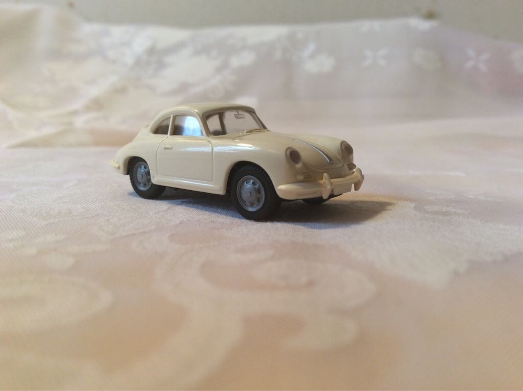 DC: Batman vs Superman: Batman & Batmobile