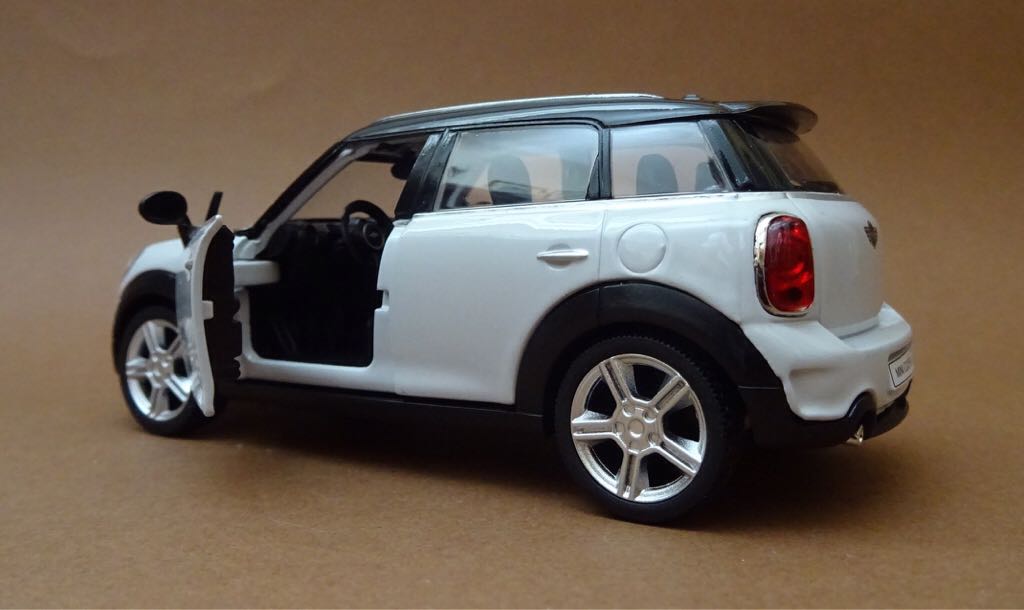 BMW MINI COOPER S COUNTRYMAN - R60 toy car collectible - Main Image 2